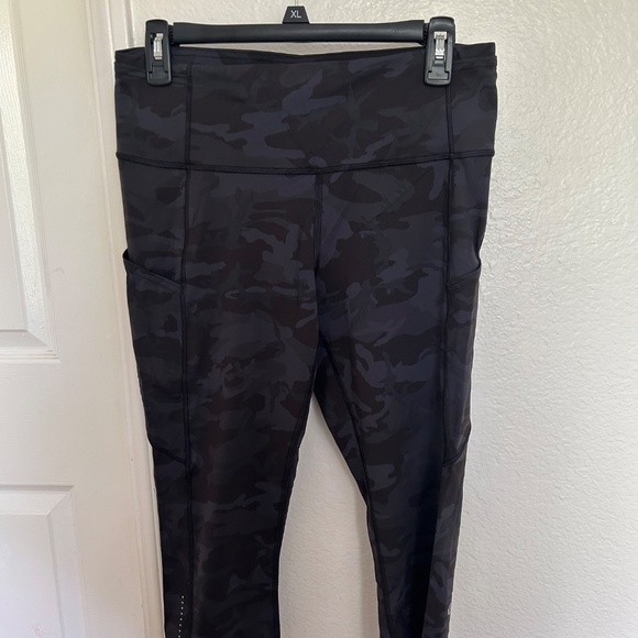 Lululemon Fast & Free crop size 10 - Picture 3 of 7